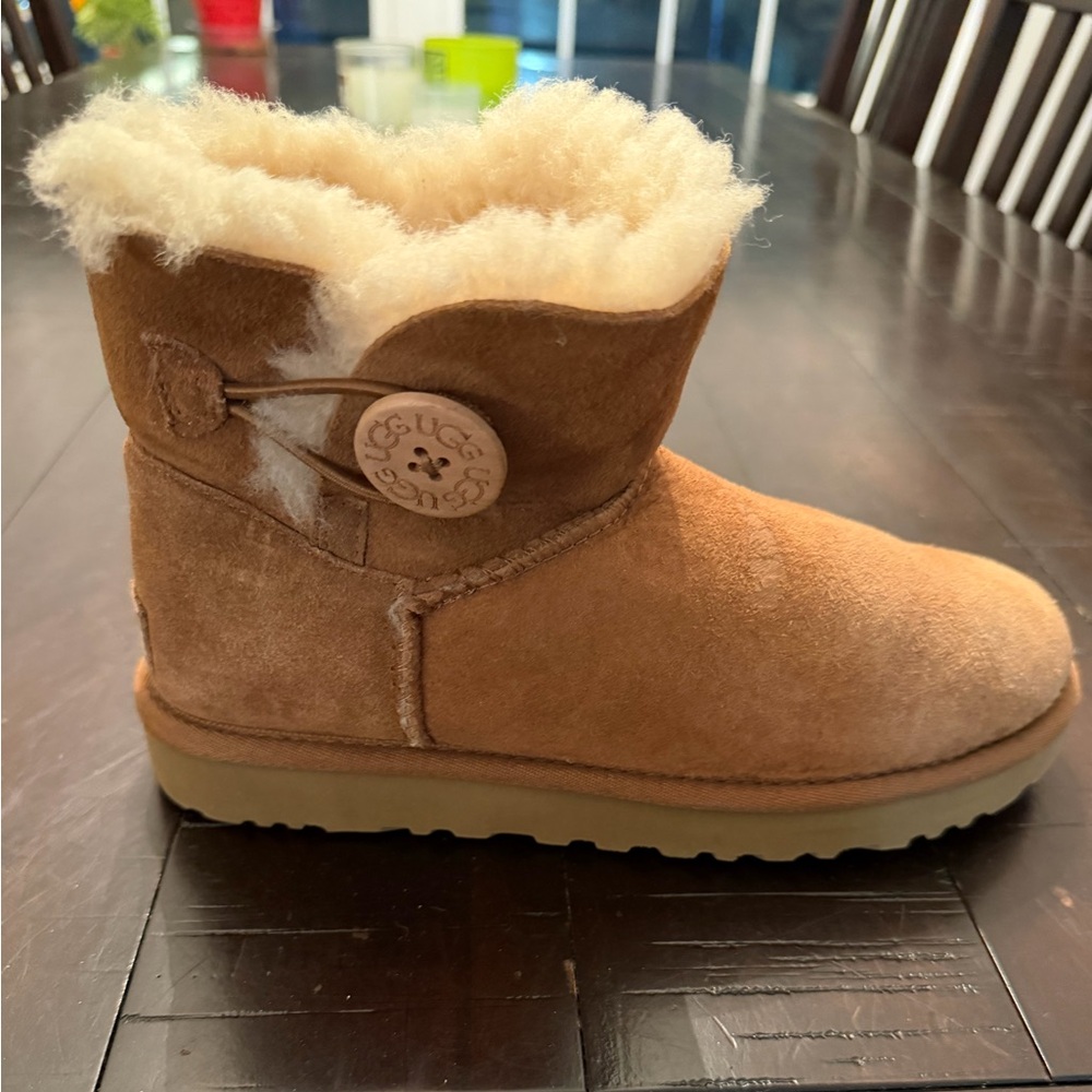 Uggs Chestnut Bailey Button Boots - women’s size 6